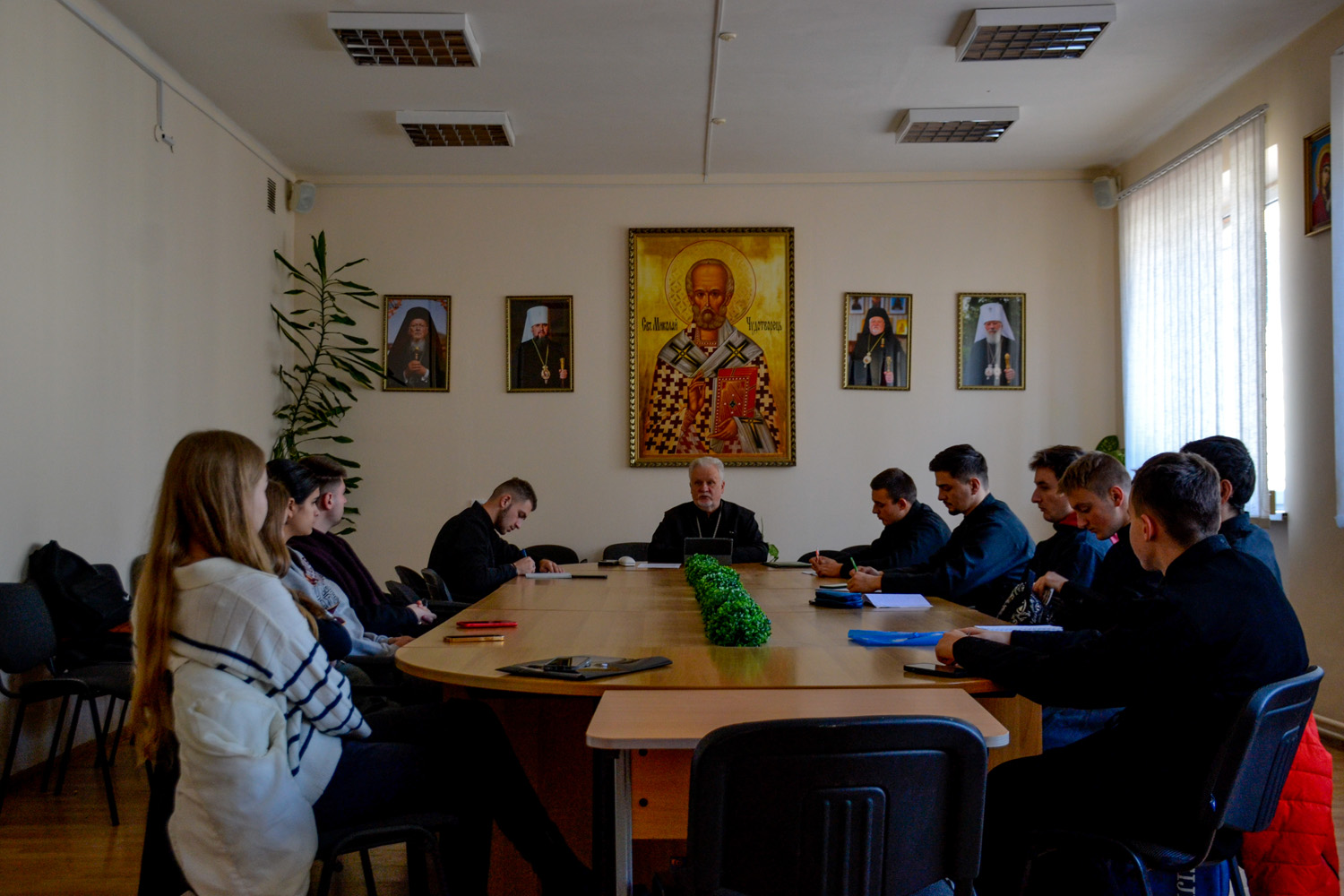 Професор єпископ Віктор Бедь прочитав лекцію з історії Православної Церкви в Україні у період з 1944 по 1988 рр. для студентів КаУ ім. Августина Волошина та УУБА