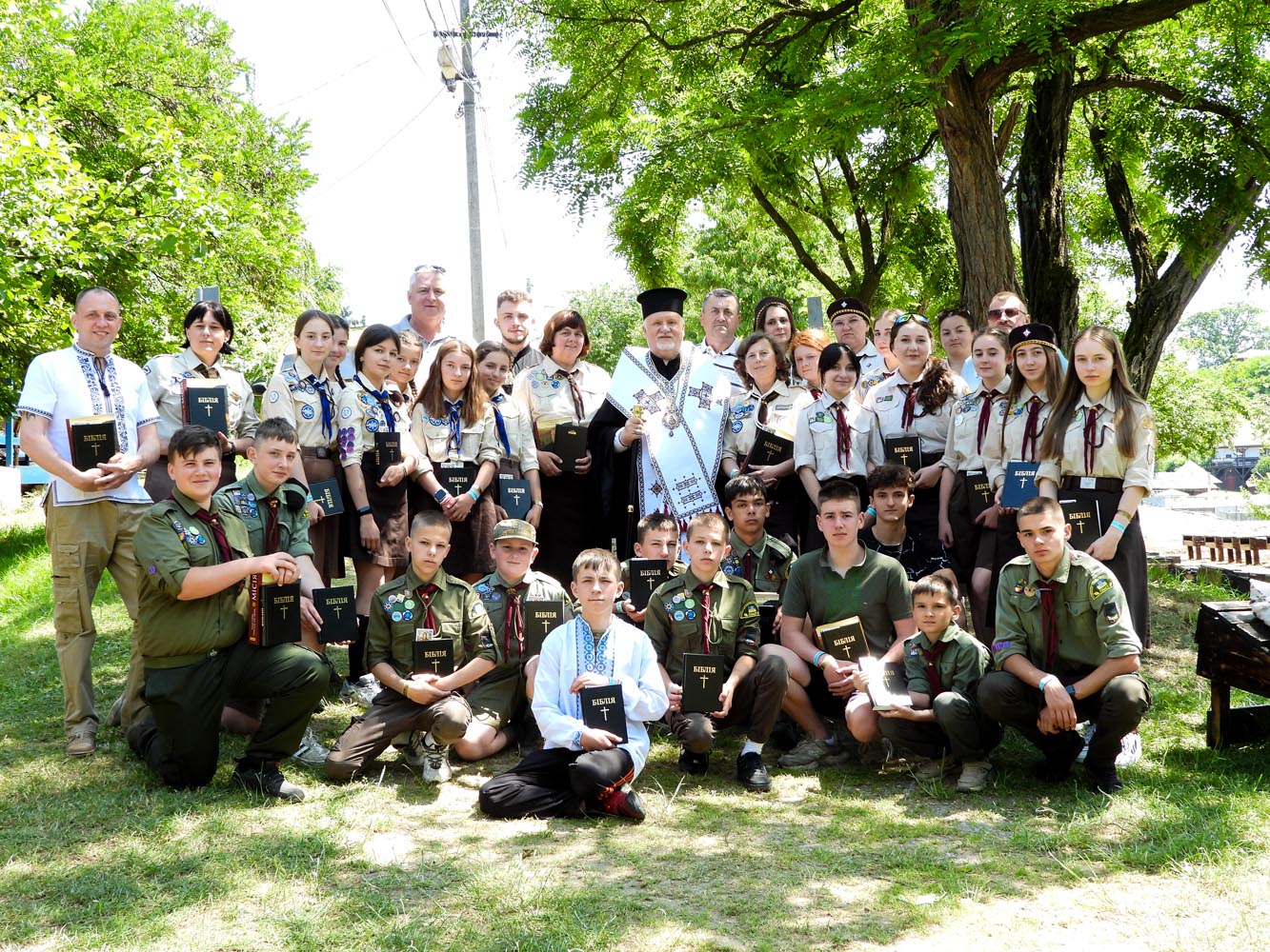 Єпископ Мукачівський і Карпатський Віктор Бедь благословив пластунів із Тересви та Івано-Франківщини і став ПластПриятом Тересвянської станиці