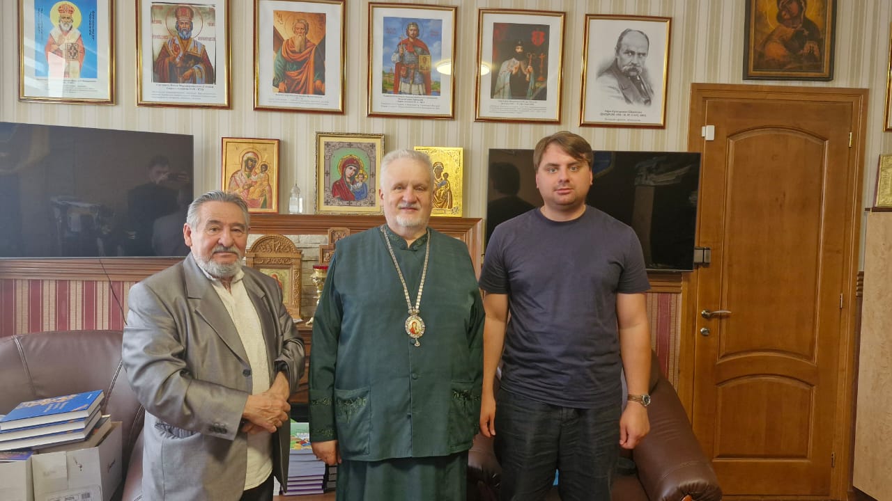Єпископ Мукачівський і Карпатський Віктор Бедь зустрівся з професором Миколою Зимомрею та видавцем Богданом Головком