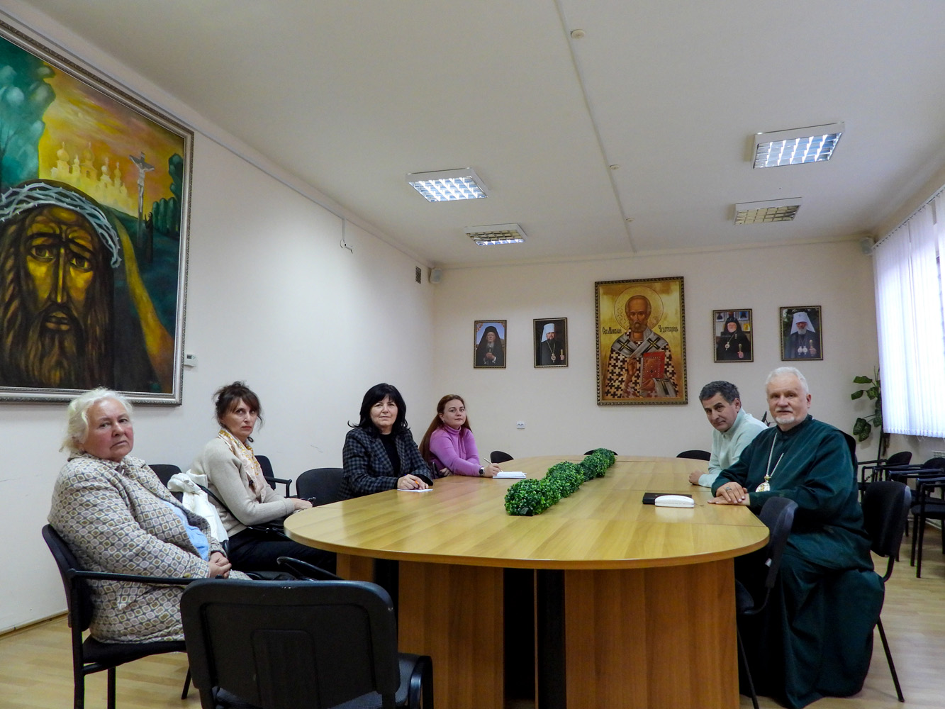 Президент КаУ ім. Августина Волошина професор, єпископ Віктор Бедь провів зустріч з працівниками університетської наукової бібліотеки