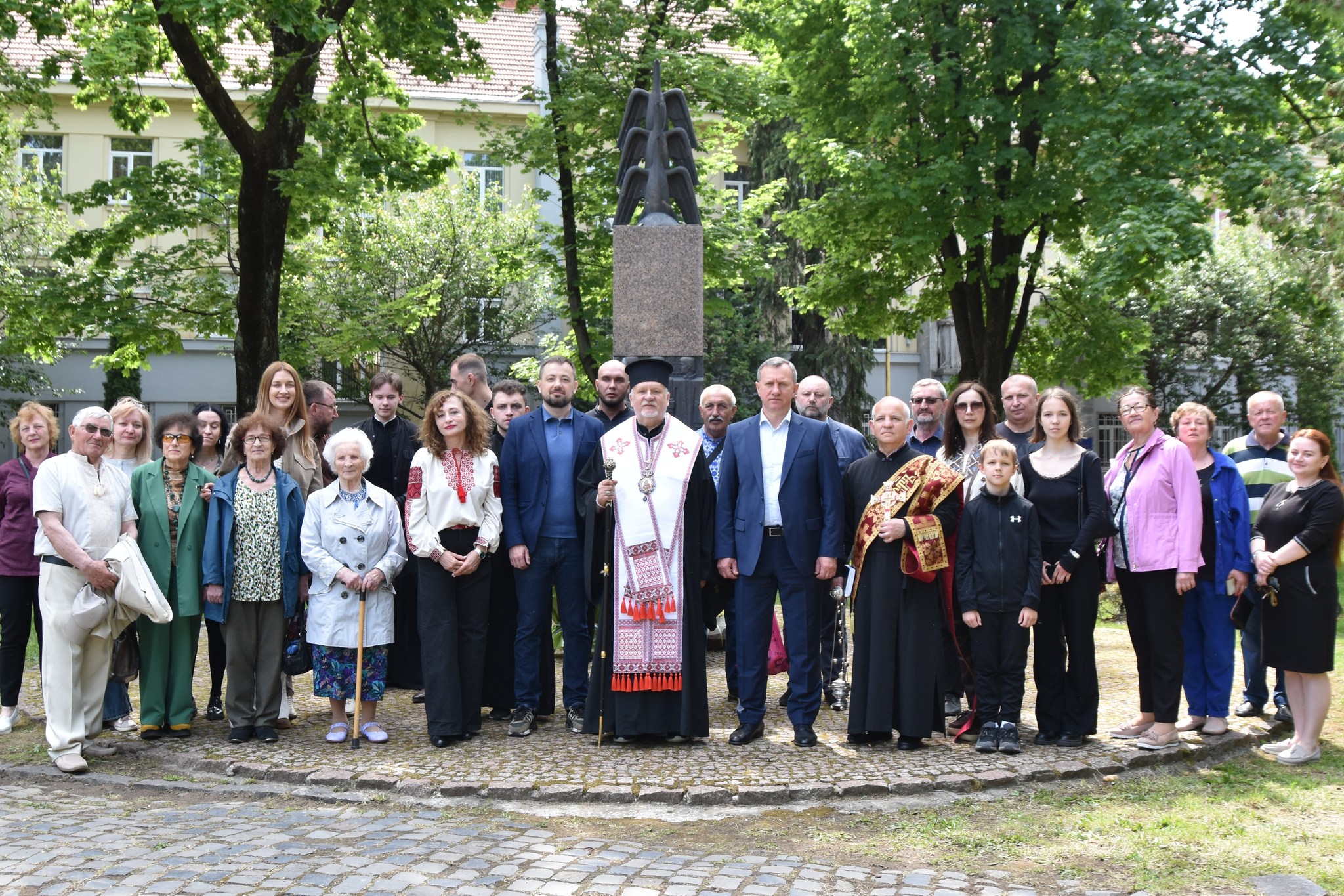 Ужгород: представники української громадськості, влади, духовенства ПЦУ та громадських організацій молитовно вшанували жертв політичних репресій в Україні