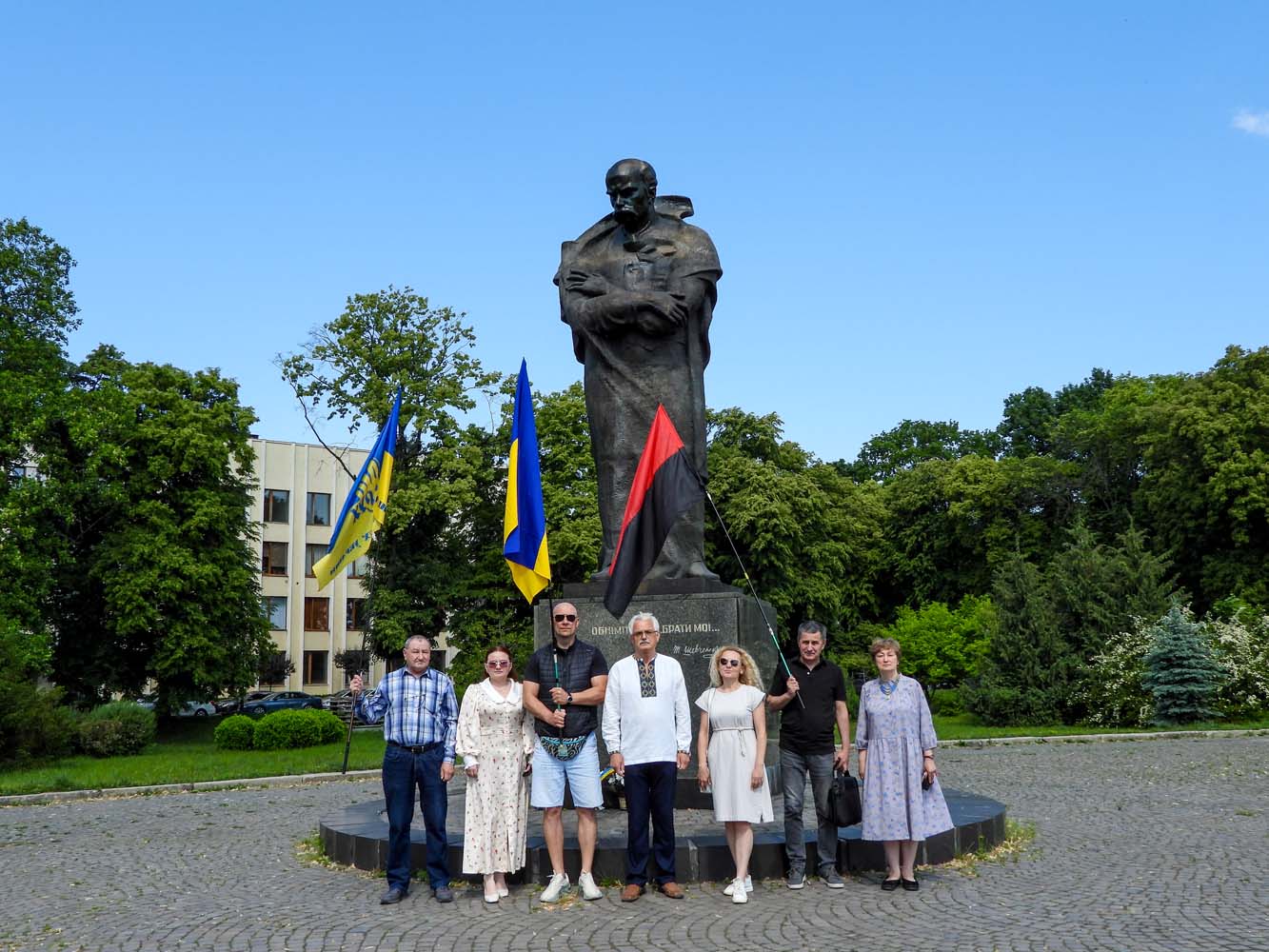 Ужгород: представники української громадськості та Народного Руху України вшанували Тараса Шевченка у 165-ті роковини його перепоховання