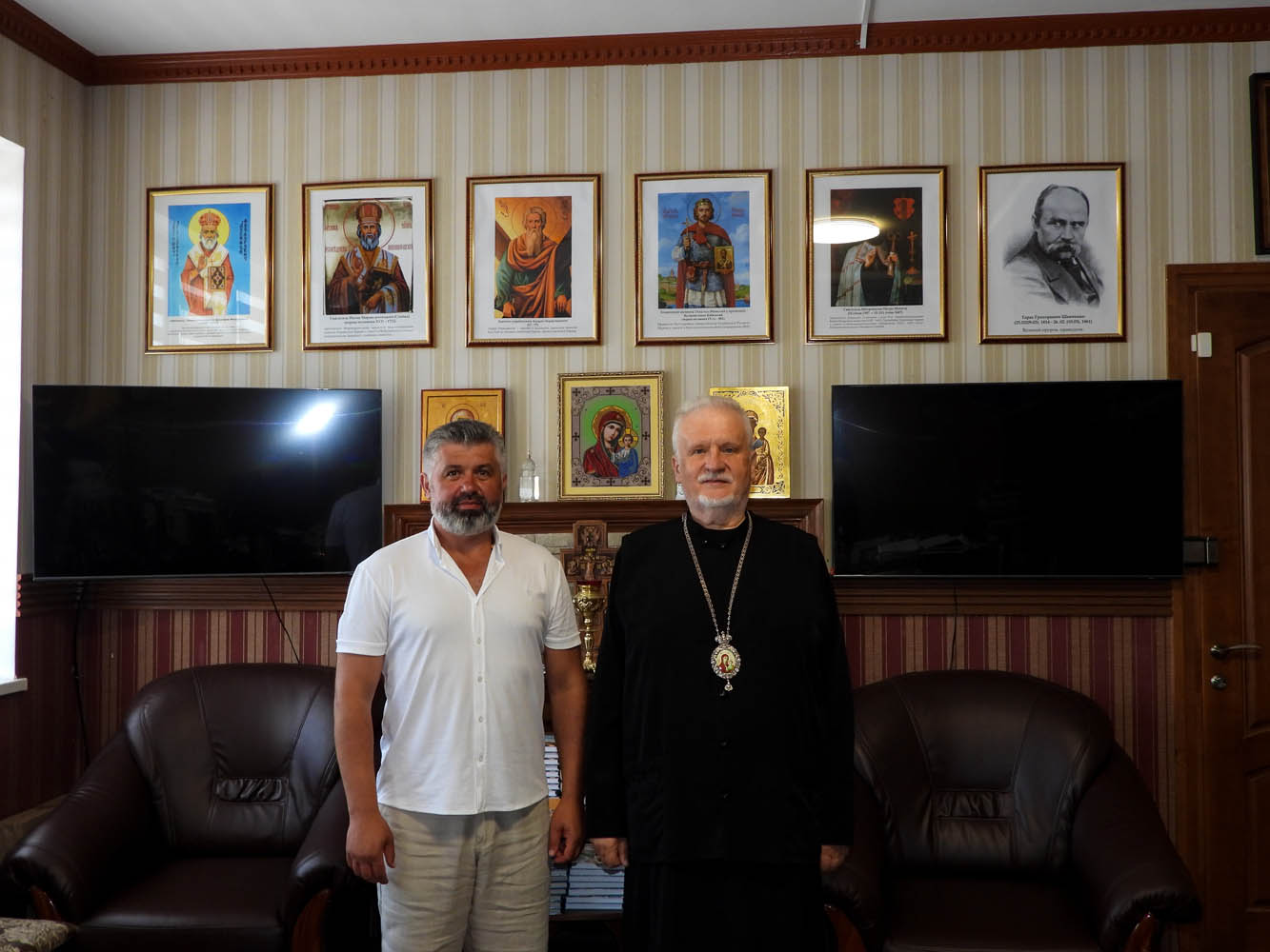 Єпископ Мукачівський і Карпатський Віктор Бедь зустрівся з професором протоієреєм Василем Фазаном — проректором Полтавського національного педагогічного університету імені В. Г. Короленка