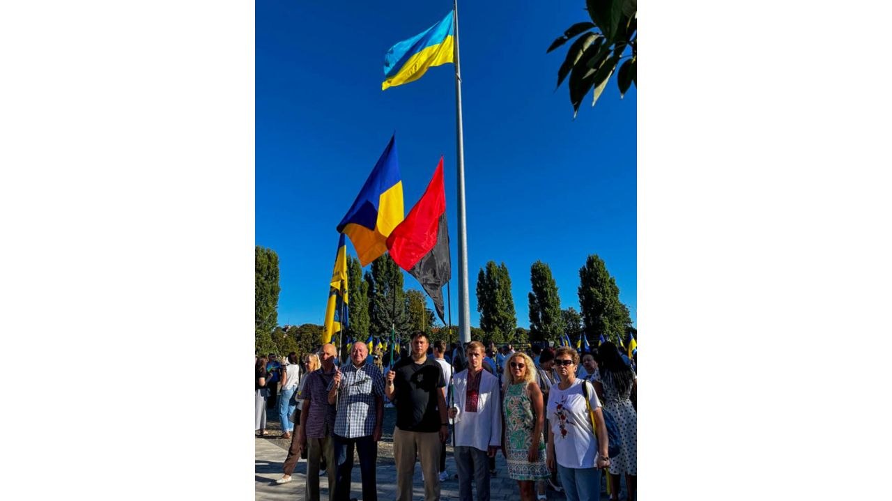 ПРЕДСТАВНИКИ УКРАЇНСЬКИХ НАЦІОНАЛЬНО-ПАТРІОТИЧНИХ ОРГАНІЗАЦІЙ ЗАКАРПАТТЯ, КаУ ІМЕНІ АВГУСТИНА ВОЛОШИНА ТА УУБА ВЗЯЛИ УЧАСТЬ В УРОЧИСТОМУ ВІДЗНАЧЕННІ ДНЯ ДЕРЖАВНОГО ПРАПОРА УКРАЇНИ