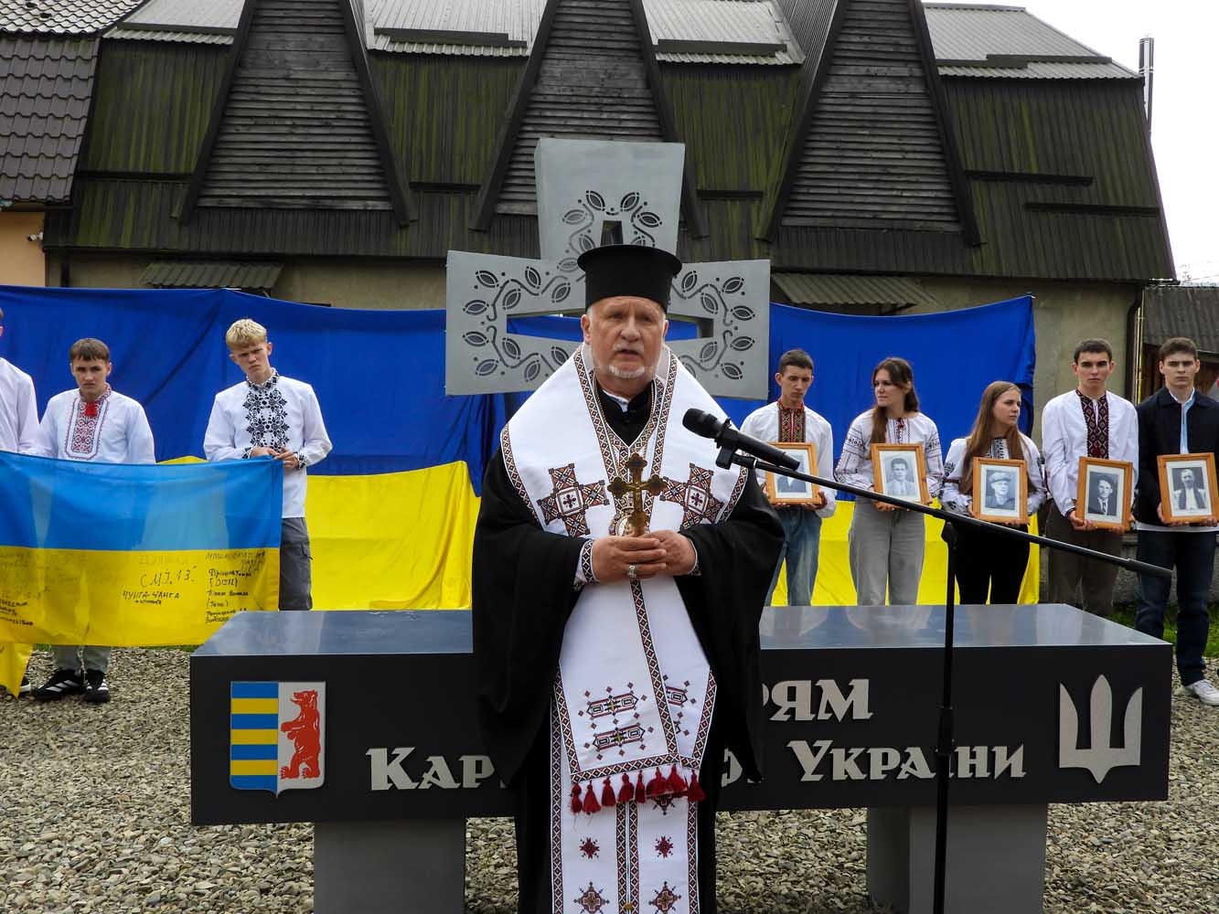 Єпископ Мукачівський і Карпатський Віктор Бедь очолив чин освячення пам’ятного Хреста на честь Героїв Карпатської України у селі Кваси